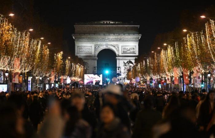 Images des illuminations de Noël sur les Champs-Élysées