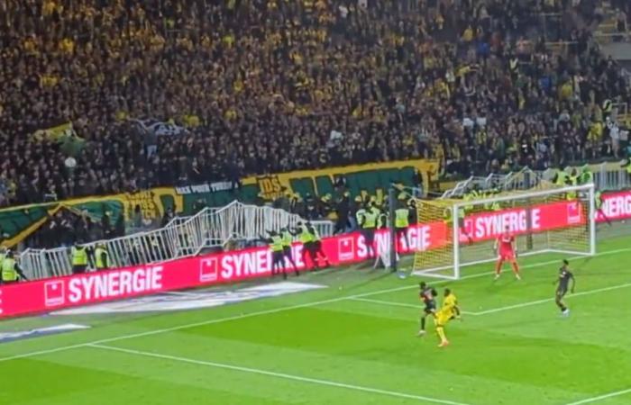 le match interrompu après la descente des supporters nantais sur le terrain