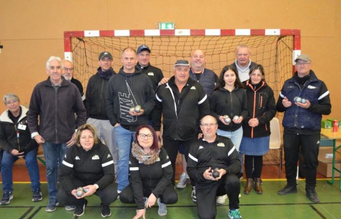 ce club de pétanque est équipé de boules PVC pour jouer en intérieur