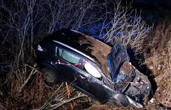 Doubs. Après une sortie de route, la voiture finit dans le ravin à Malbuisson