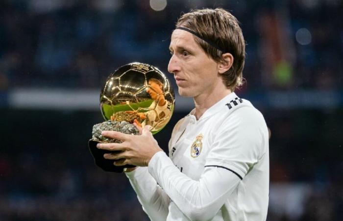 incroyable! Luka Modrić se sépare de son trophée et l’envoie à… (photo)