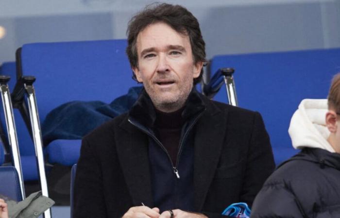 Antoine Arnault et son fils aîné, parfait supporter, au stade Charléty face à Xavier Niel