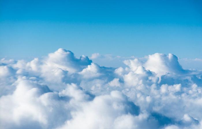 Pourquoi la NASA crée-t-elle des nuages ​​dans le ciel de nombreux pays du monde ?