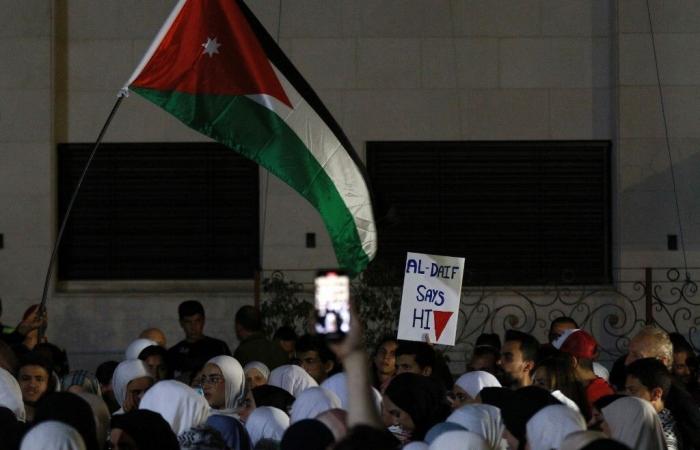 Un homme ouvre le feu près de l’ambassade d’Israël à Amman, trois policiers blessés