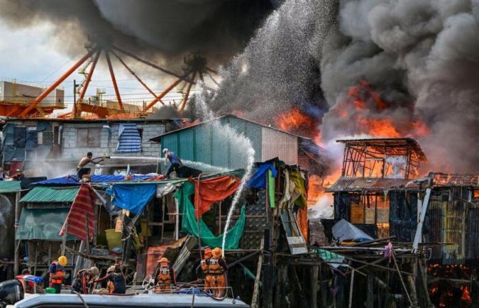 Un incendie ravage le bidonville de Tondo à Manille