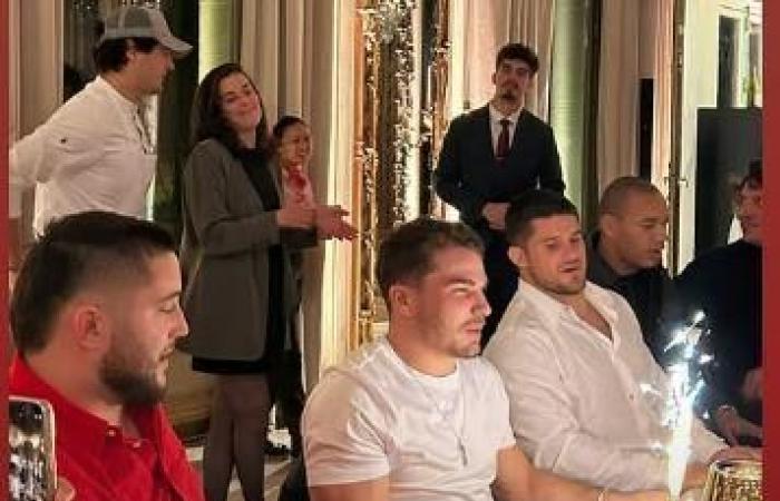 L’anniversaire d’Antoine Dupont à Paris avec Léna Situations, des rugbymen et d’autres stars en images