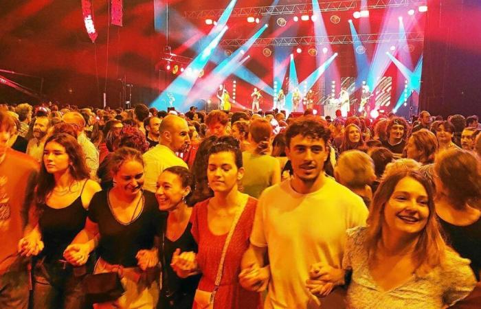 plus de 5 000 danseurs au plus grand fest-noz de Bretagne à Rennes