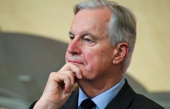 Un Michel Barnier suspendu débute ses consultations, Marine Le Pen attendue à Matignon