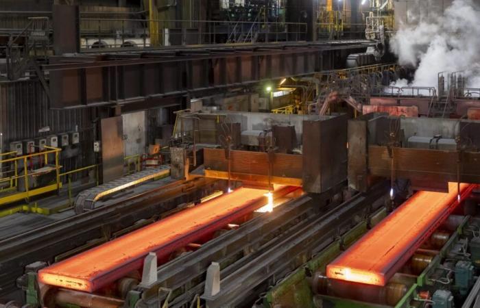 Malgré les aides publiques, ArcelorMittal suspend son projet de deux milliards d’euros pour décarboner son sidérurgie à Dunkerque