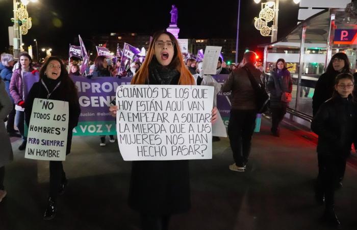 Des centaines de personnes soutiennent une marche à León pour dénoncer les manquements en matière de sensibilisation, de prévention, d’éducation et de réparation pour les victimes