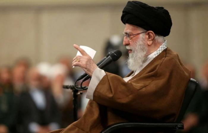 Khamenei estime que les dirigeants israéliens devraient être « condamnés à mort » plutôt que soumis à des mandats d’arrêt