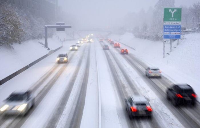 La Suisse envisagerait de rendre obligatoires les pneus hiver