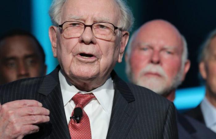 Warren Buffett note la mortalité et promet 1 milliard de dollars en actions Berkshire