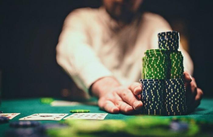 Le croupier du casino de l’Ohio accusé d’avoir écrémé le pot au moins 14 fois se dit innocent bien qu’il ait été filmé