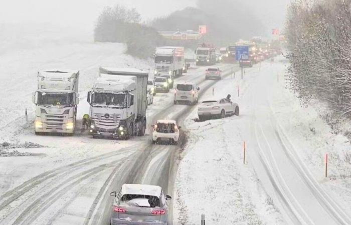 Pneus neige obligatoires: débat en Suisse