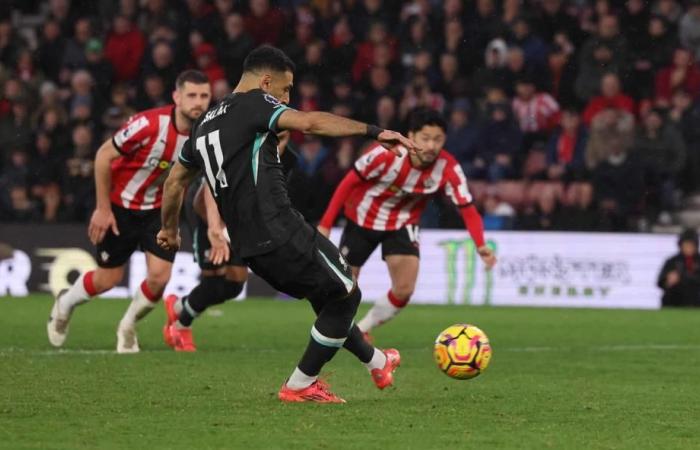 Mohamed Salah rejoint les légendes de Liverpool avec un but historique à l’extérieur