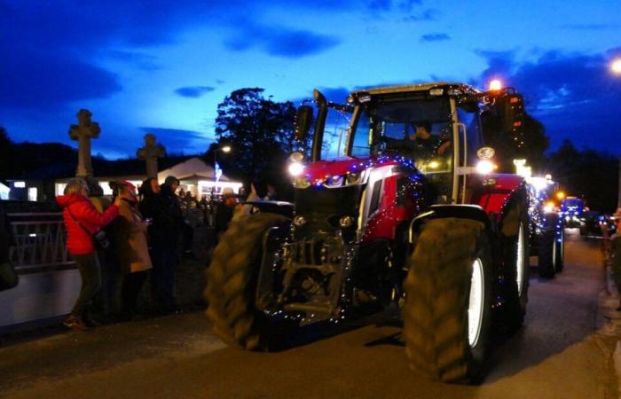 PHOTOS. Des tracteurs illuminés attirent les foules dans ce village du Calvados