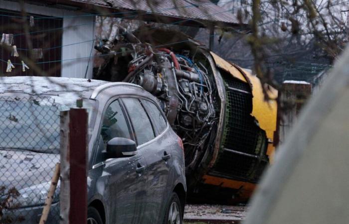 Un avion cargo de DHL s’écrase en Lituanie, prend feu et met le feu à une maison : au moins un mort