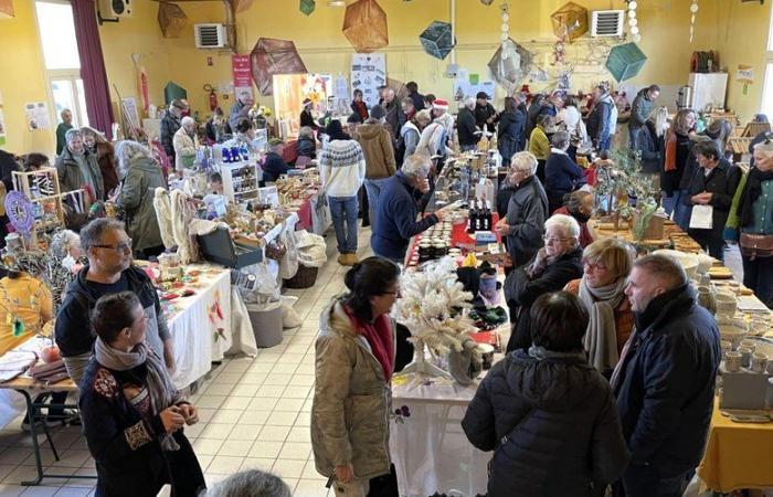 Les Hindous du Quercy. Un marché de Noël complet, à Saint-Laurent-Lolmie