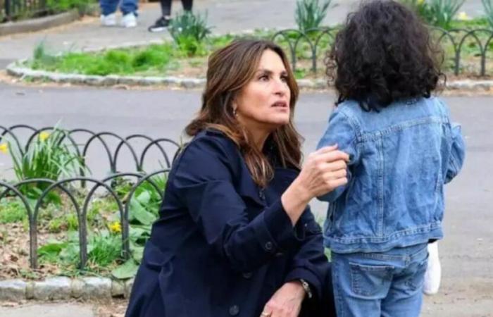 Un enfant perdu a pris Mariska Hargitay pour un vrai flic et la star du SVU a tout abandonné pour aider