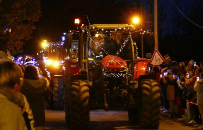 PHOTOS. Des tracteurs illuminés attirent les foules dans ce village du Calvados