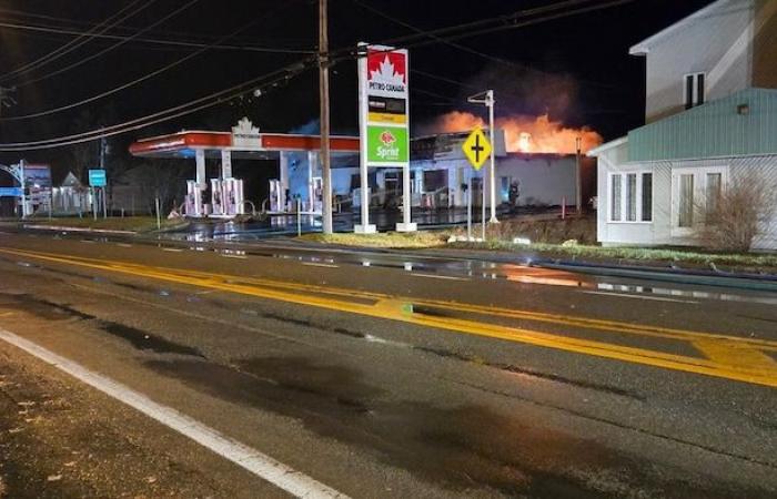 Un incendie détruit le Petro-Canada à Paspébiac