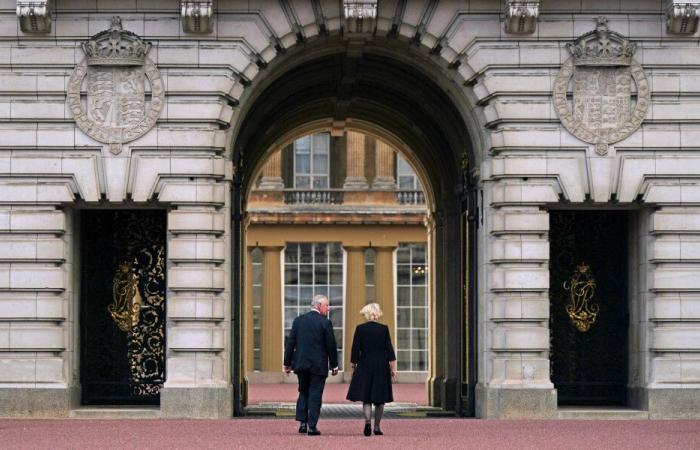 Charles III et Buckingham : je t’aime, moi non plus