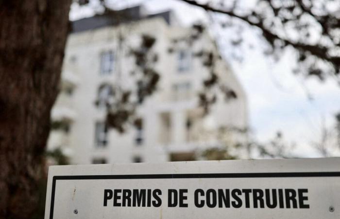 il veut construire un immeuble, mais perd définitivement son permis de construire