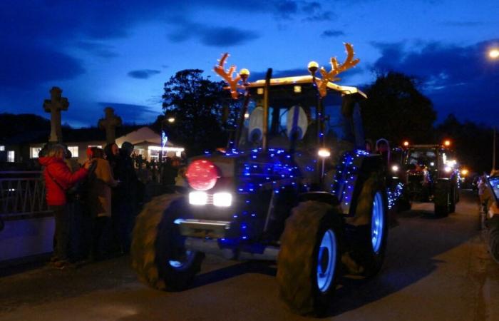 PHOTOS. Des tracteurs illuminés attirent les foules dans ce village du Calvados