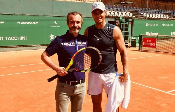 anecdotes et moments privilégiés, il raconte comment il a cordé les raquettes de la légende du tennis