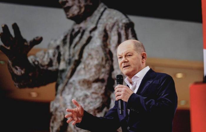 Adoubé par son parti mais renié dans les sondages, Olaf Scholz lance la course à sa succession