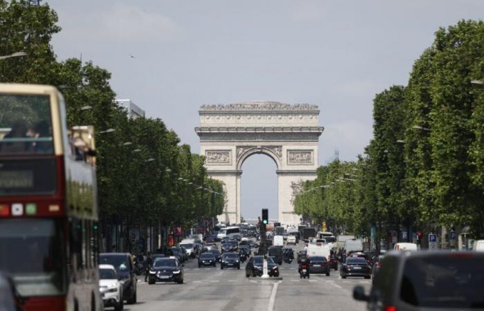 un soleil géant 1, 2, 3 avec Just Riadh ou Inoxtag organisé sur les Champs-Élysées pour la sortie de « Squid Game 2 »