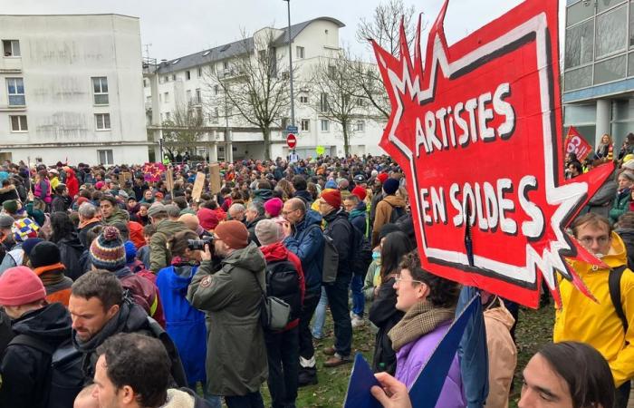 Mobilisation du monde de la culture à Nantes contre les coupes budgétaires décidées par Christelle Morançais