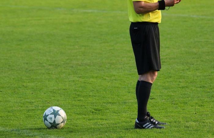 « dément », « surréalisme à la belge »… La reprise du match retardée en raison d’un trou de mémoire de la part de l’arbitre