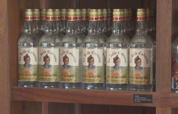 Comment expliquer la hausse du prix de « La Belle Cabresse », le seul rhum de Guyane ?