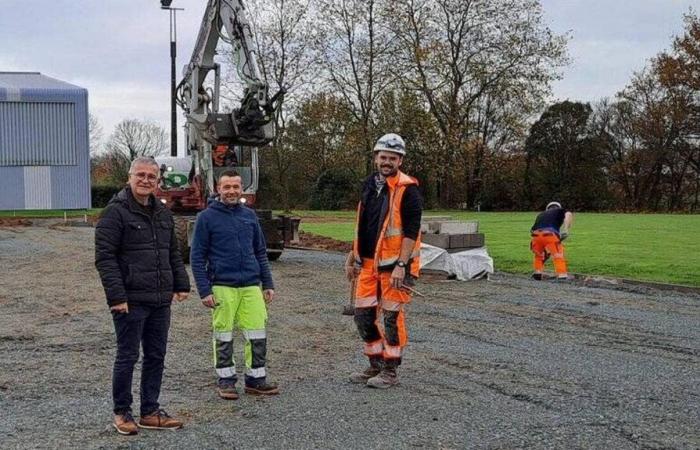 Dégagements dans le bocage. Un City stade® en construction