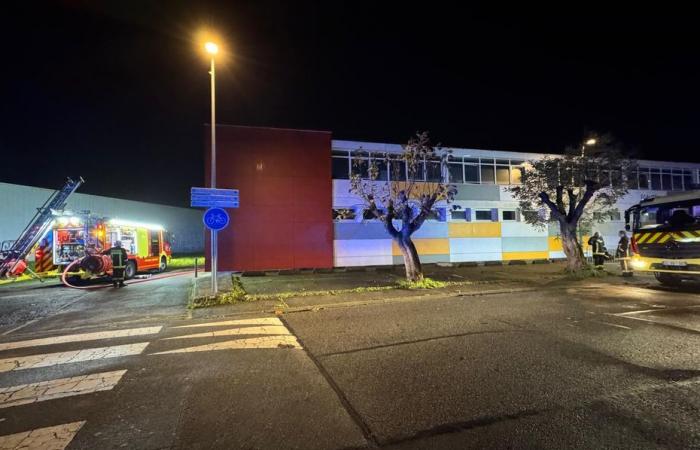 Incendie dans une école, d’importants pompiers sur place