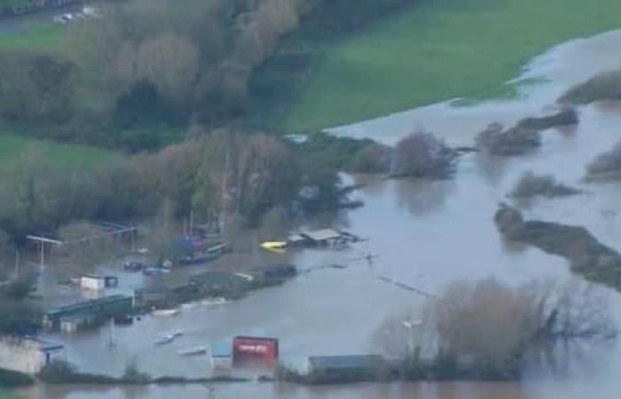 les images choquantes des inondations et des vents violents au Royaume-Uni