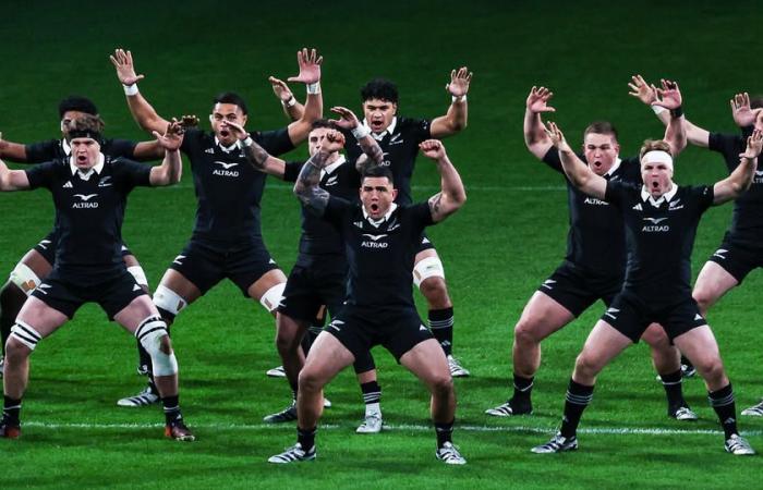 Pourquoi le haka des All Blacks avant le match contre l’Italie a-t-il déclenché une vive polémique en Nouvelle-Zélande ?