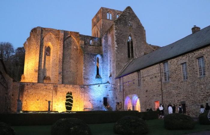 Un grand marché de Noël organisé dans cette superbe abbaye de la Manche