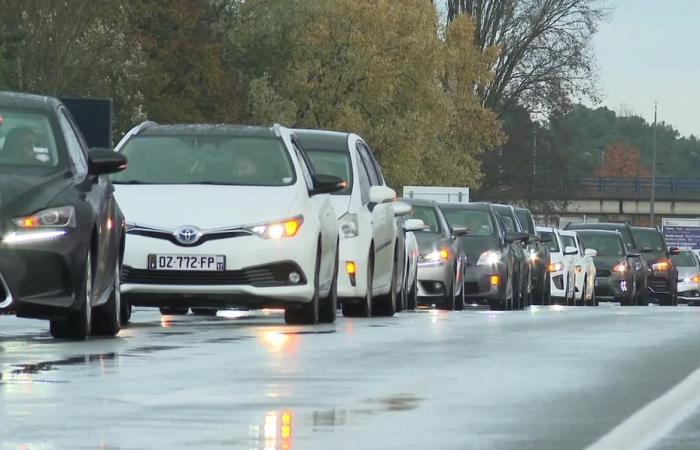 EN IMAGES. Opération escargot pour les chauffeurs VTC à Bordeaux, la circulation s’annonce compliquée toute la journée