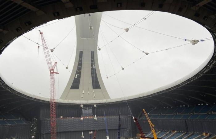 Le toit du Stade olympique presque entièrement démonté