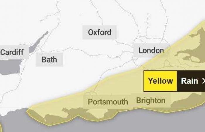 Le Met Office prévient que les maisons et les entreprises pourraient être inondées en émettant une alerte de pluie jaune pour New Forest et Christchurch.