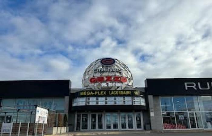 un premier cinéma ferme ses portes