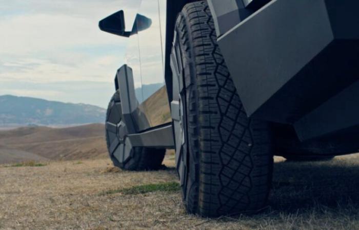 Cette vidéo Tesla montre à quel point la direction des roues arrière est pratique sur une voiture