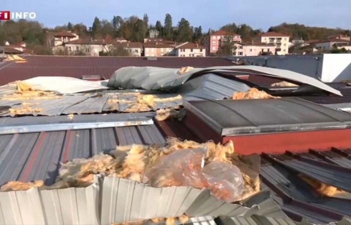 le toit d’un supermarché arraché en Isère