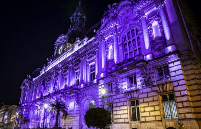 Tours. Pourquoi l’Hôtel de Ville est-il éclairé en violet ?