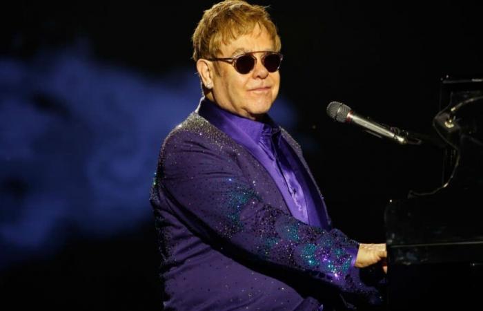 Elton John contraint de reporter son projet d’album en raison d’une infection oculaire