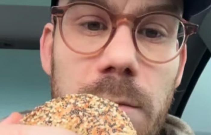 L’humoriste Alexandre Bisaillon s’en prend à Tim Hortons dans une vidéo non filtrée.