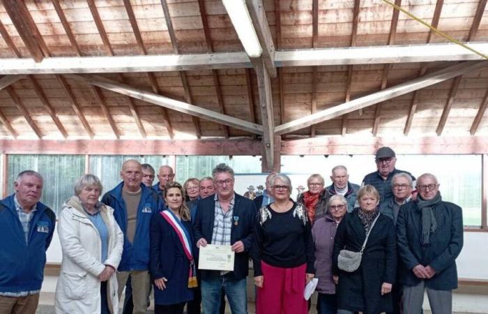 Yvonnick Ehanno a reçu la médaille d’or pour son engagement à Saint-Pierre-Quiberon